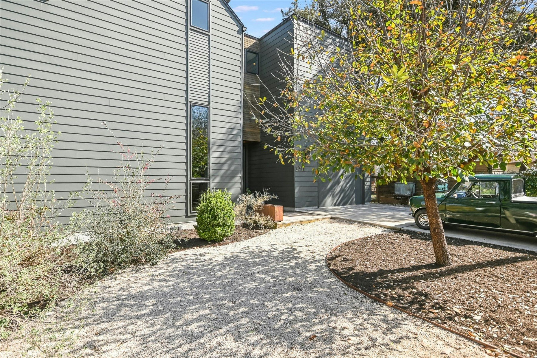 04 front yard.jpg?ixlib=rb 3.2