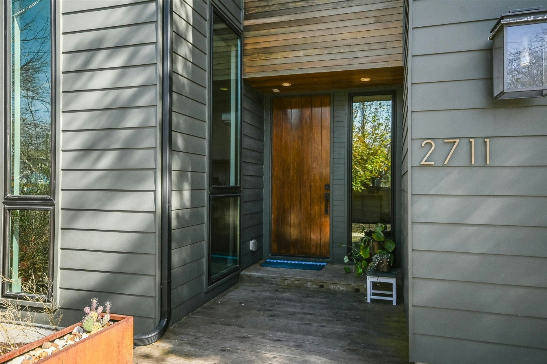 05 front entry.jpg?ixlib=rb 3.2