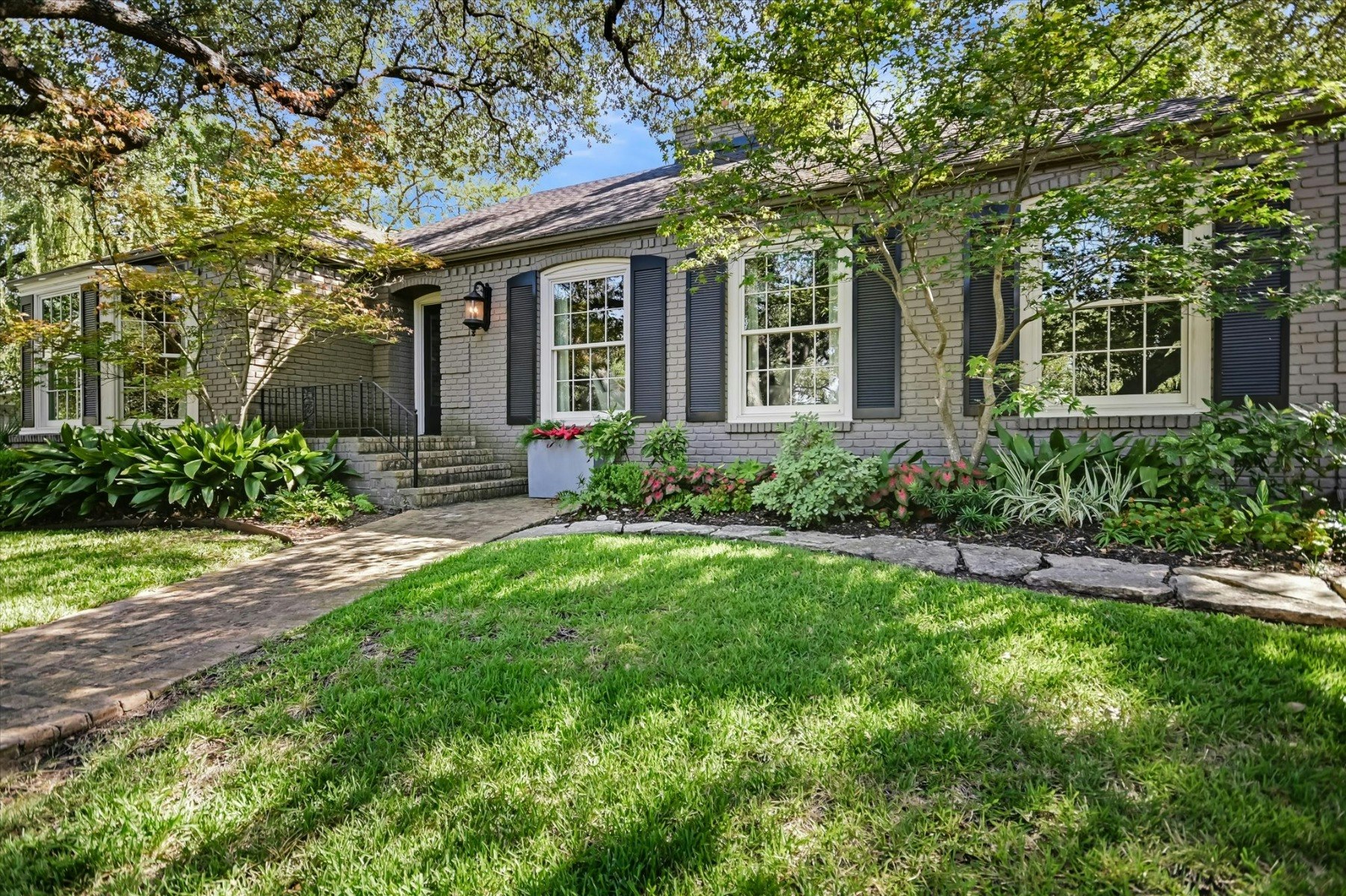 02 front entry.jpg?ixlib=rb 3.2