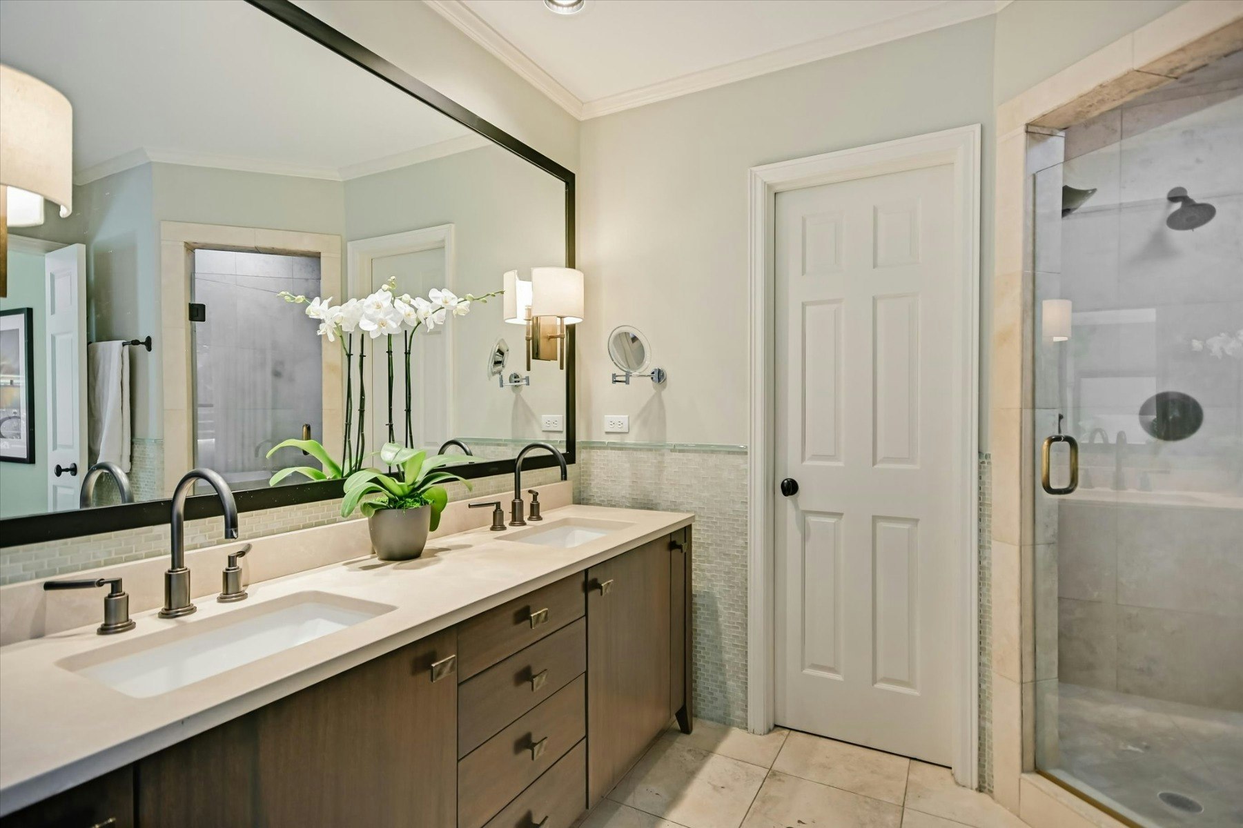 21 main bathroom 2.jpg?ixlib=rb 3.2